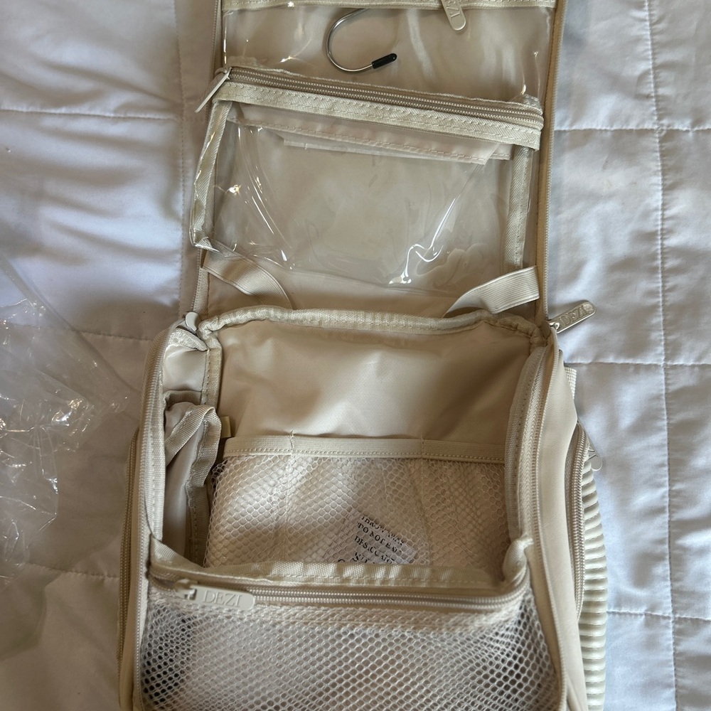 DEZI Ribbed Cream Backpack - Picture 2 of 3
